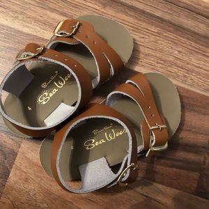 Boy or girls sun-san shoes!